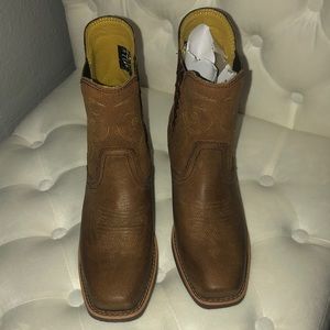 BRAND NEW Justin Boots